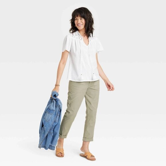 Large - New - Womens Short Sleeve V-Neck Woven Eyelet Top - Knox Rose - White - Picture 2 of 6